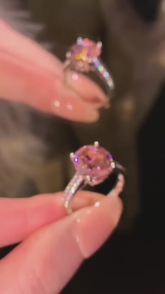 This pink diamond ring is giving us all the feels! 💕💎  What do you think? Would you rock this beauty? Let us know in the comments!