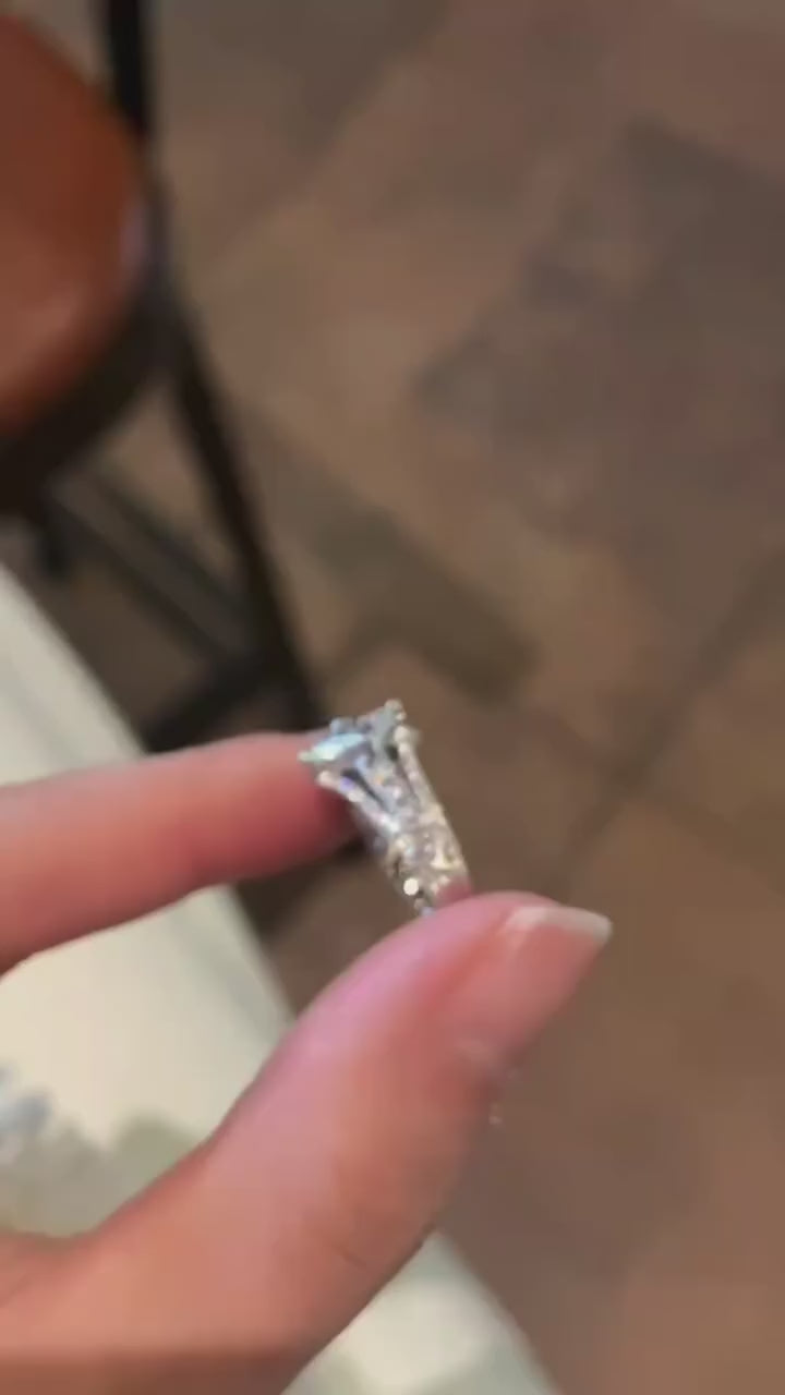 When your dream ring is just a tap away! 💎😍  Who would you surprise with this beauty? Share your thoughts below!