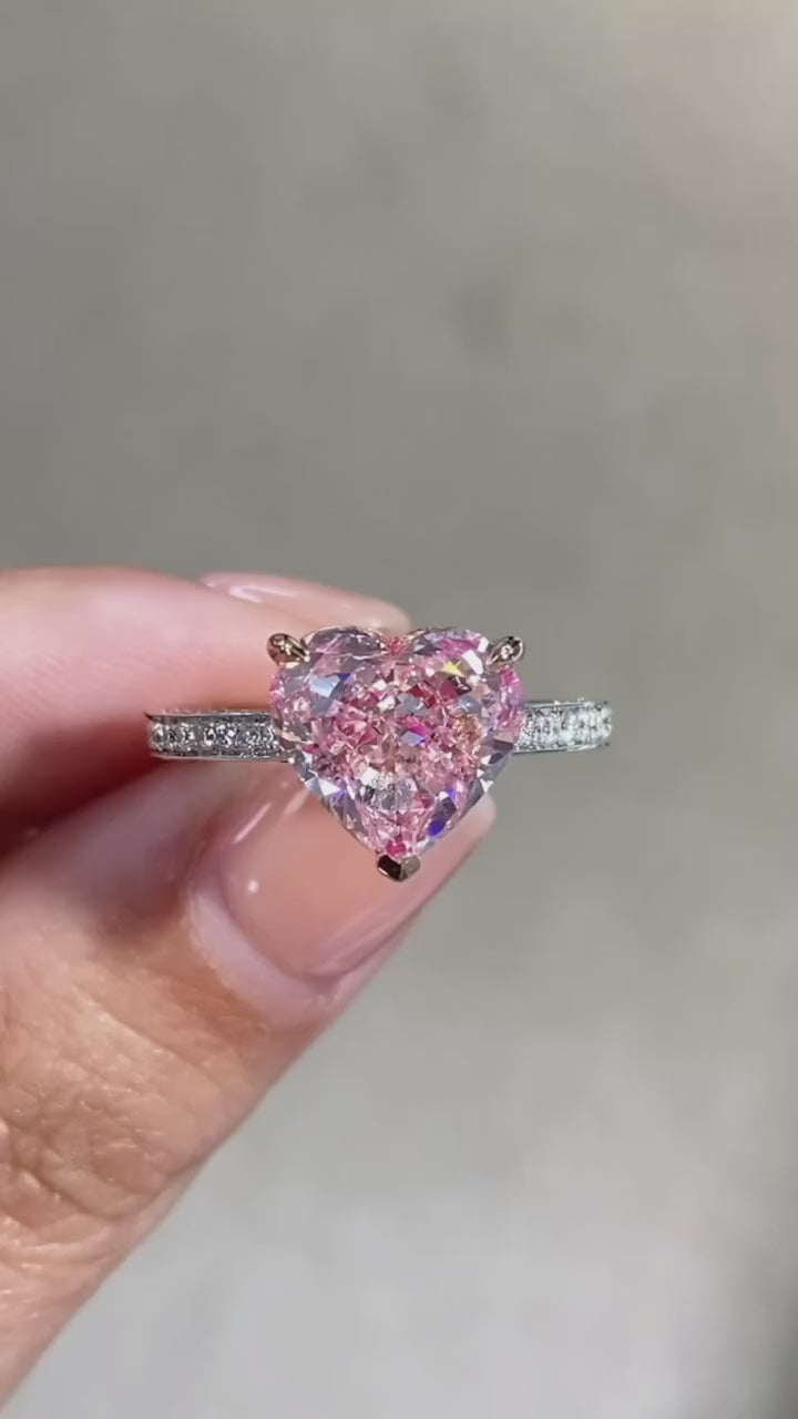 A pink diamond engagement ring deserves to be showcased in style. Let your love story sparkle with this exquisite piece. Are you ready to take the next step? 💕💎