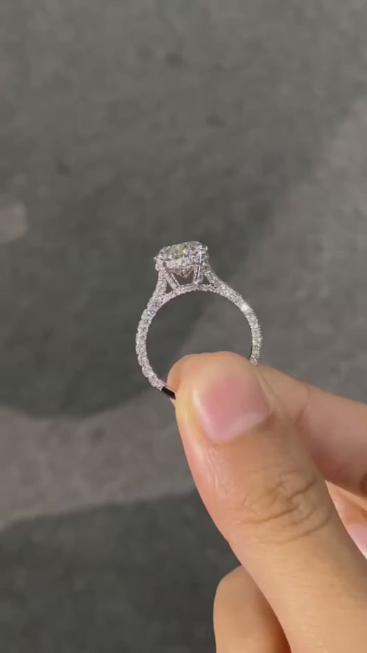 Stunning Oval Diamond Engegment Ring 💍💎