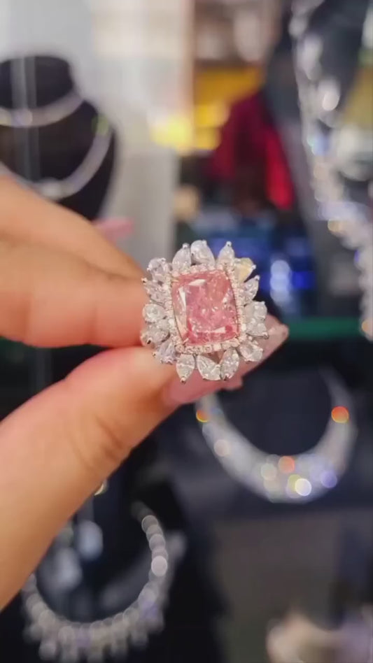 This exquisite ring is not just a piece of jewelry; it's a reflection of your unique style. What’s your go-to accessory? Comment below! 💖💍